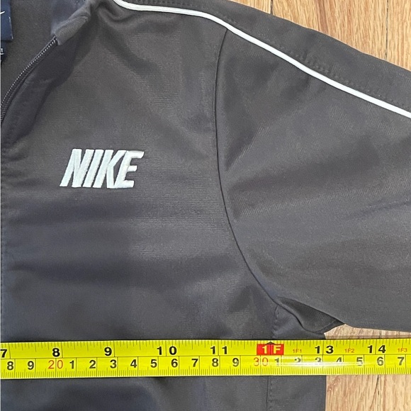 Nike track jacket - Picture 2 of 5